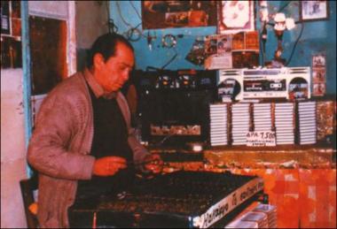 Λέσβος (Αγιάσος) 1996: Ο μουσικός Γιάννης Σουσαμλής