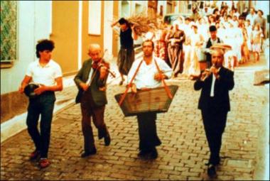 Λέσβος (Αγιάσος) 1988: Μουσικοί στην αναβίωση του εθίμου Κάψαλα - Κλήδονας
