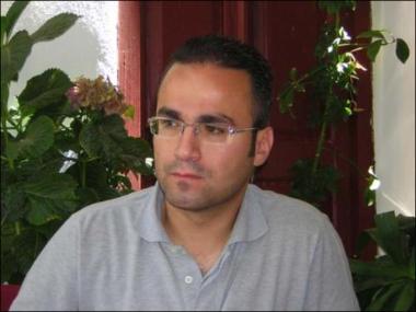 Ικαρία (Ράχες) 2008: Ο μουσικός Νίκος Φάκαρος παίζει βιολί