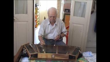 Samos Island (Ano Vathy), 2006: Manolis Anakreon playing the santouri and singing 