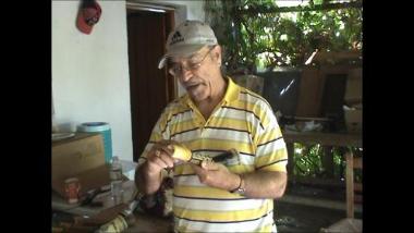 Samos Island (Iraion), 2006: Giannis Vogiatzis describing how to make a tsabouna