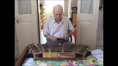 Samos Island (Ano Vathy), 2006: Manolis Anakreon playing the santouri