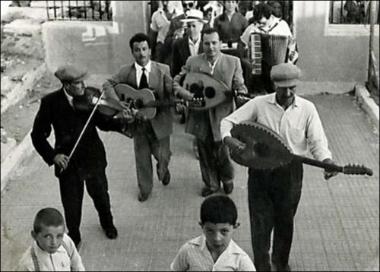 Chios Island (Nisi Oinousses), 1960ς: Musicians accompany the groom in the church