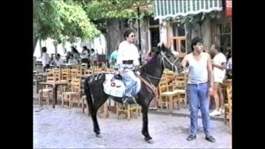 Λέσβος (Αγία Παρασκευή), 1992: Περιφορά της εικόνας του Αγίου Χαραλάμπους στο πανηγύρι του Ταύρου