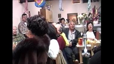 Λέσβος (Αγία Παρασκευή), 1997: Αποκριάτικο γλέντι με γλεντιστές που παίζουν κρουστά