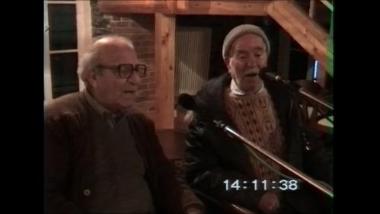 Λέσβος (Πλωμάρι), 1996, φωνητικό: Οι Ηλίας Ρουμελιώτης και Αντώνης Σοφιαδέλης τραγουδούν δίστιχα από τον  