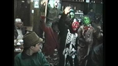 Λέσβος (Αγία Παρασκευή), 1997: Αποκριάτικο γλέντι, τραγούδι και χορός σε καφενείο