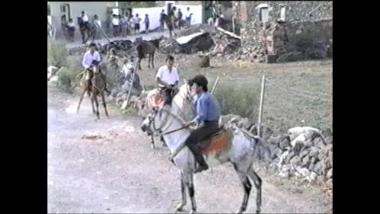 Λέσβος (Αγία Παρασκευή), 1992: Πέρασμα μουσικών κατά τις ιπποδρομίες στο πανηγύρι του Ταύρου