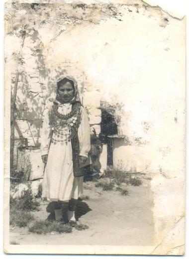 Η Αναστασία Μέξη με παραδοσιακή φορεσιά