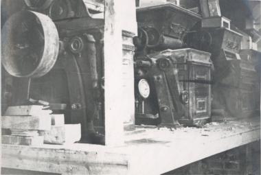 Η αποφλοιωτική μηχανή εν λειτουργία