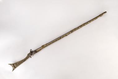 ΚΑΡΥΟΦΙΛΙ ΑΡΓΥΡΟ ΜΕ ΠΕΡΙΤΕΧΝΕΣ ΔΙΑΚΟΣΜΗΣΕΙΣ