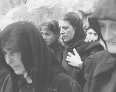 Το κορίτσι με τα μαύρα