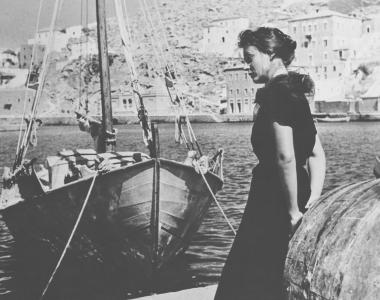 Το κορίτσι με τα μαύρα