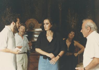 Να Ντύσουμε τους Γυμνούς