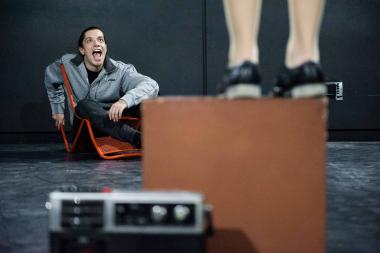 «Σε σας που με ακούτε»