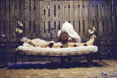 Είσαι σκοπός και γύρω σου χορεύουν τσοπανόσκυλα