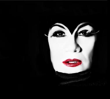 Trailer της παράστασης  «Μαγεμένη Βασιλοπούλα»