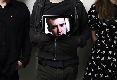 Ένας άνθρωπος υπό χρεωκοπία