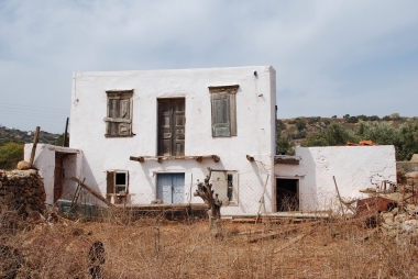 VINEYARD HOUSE OF MARIA - PAULOU KABOU - AGRICULTURAL BUILDING NEAR VINEYARDS