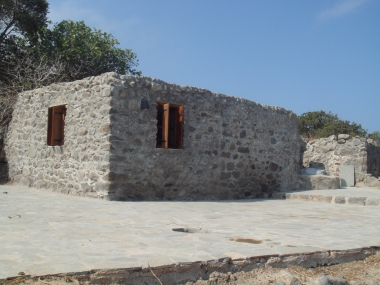 SPILADI TSACHALINA- FARMHOUSE WITH THRESHING FLOOR AND STERN
