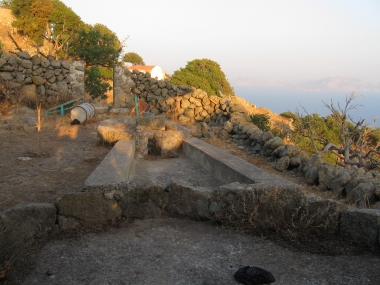 SPILADI - FARMHOUSE WITH THRESHING FLOOR, STERN, OVEN