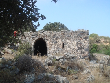 FARMHOUSE COMPLEXES - FARMHOUSES WITH SPILADIA, THRESHING FLOOR, BOILER, STERNS