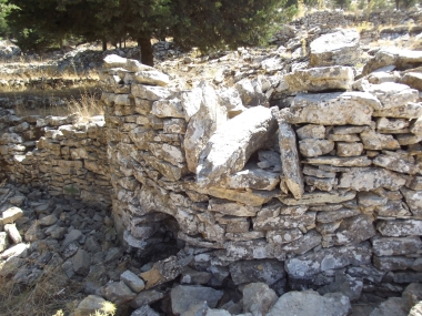 PRESS AT POTI-WINE PRESS