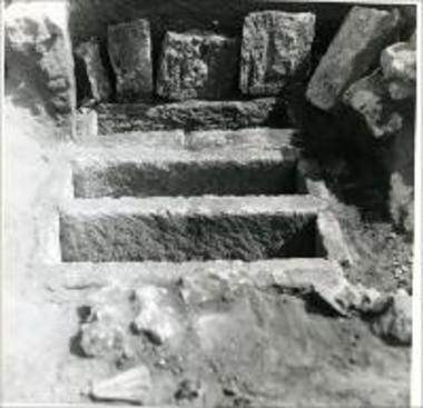 Δίδυμοι κιβωτιόσχημοι τάφοι στο ελληνιστικό νεκροταφείο της Γιάλοβας