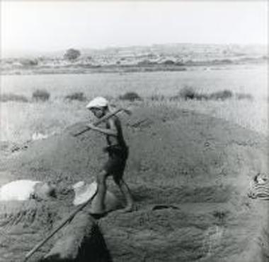 The little worker at the excavations