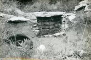 Early Geometric tomb at Nichoria