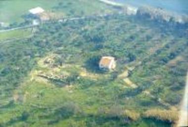 Αεροφωτογραφία της αρχαιολογικής θέσης “Λουτρό” στο Πεταλίδι