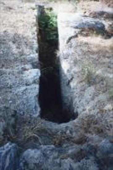 Θαλαμοειδής τάφος από το οικόπεδο Κοντού (Ντινιώτη)