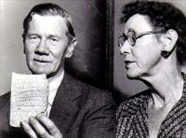 Carl Blegen and Marion Rawson with a Linear B' tablet