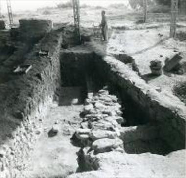 Στιγμιότυπο από τις ανασκαφές στο ανάκτορο του Νέστορα, ίσως στο δωμ. 97