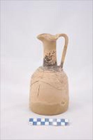 Πρόχους με γραπτή διακόσμηση