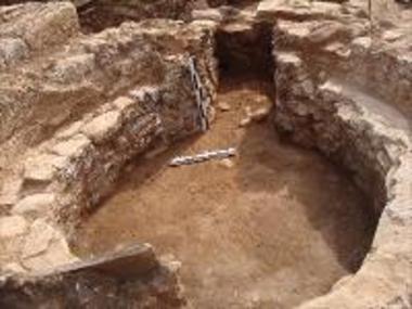 Κλίβανος γυαλιού από τις ρωμαϊκές εγκαταστάσεις στο Πεταλίδι