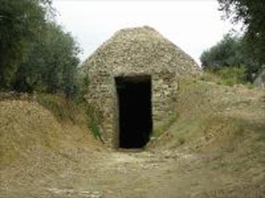 The tholos tombs IV at Epano Englianos