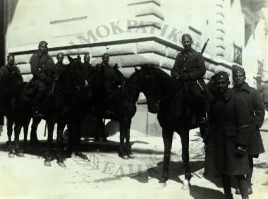 Στρατιώτες της Ελληνικής Δημοκρατίας μετά το αντικίνημα του 1923 που είχε οργανώσει ο Ι. Μεταξάς