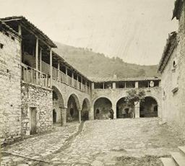 Μονή Βουλκάνου στη Μεσσήνη. Η αυλή