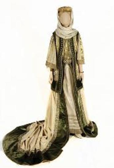 Επίσημη γυναικεία ενδυμασία της Αυλής του Γεωργίου, της οικογένειας Γαρδικιώτη-Γρίβα