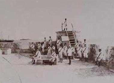 Άγημα των Μεγάλων Δυνάμεων στον προμαχώνα του Φιρκά Χανίων Κρήτης