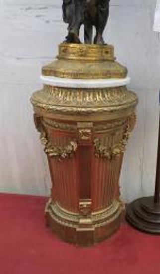 Ανθοστήλη από τα ανάκτορα του Γεωργίου Α΄