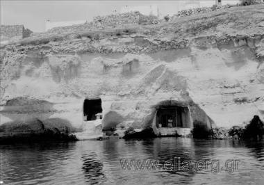 Λαξευμένοι βράχοι.