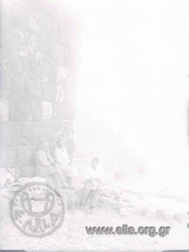 Συντροφιά σε κάστρο.