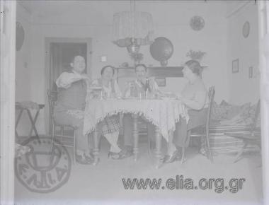 Giorgos Vafiadakis and Iris Miliaraki with their friends at the table