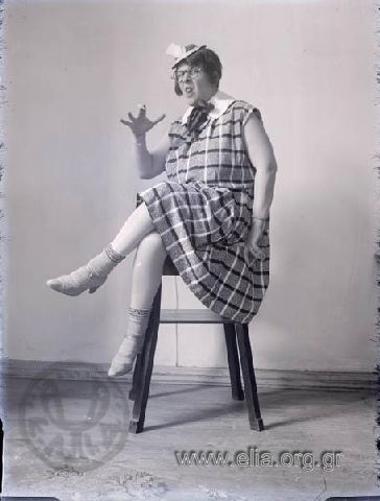 Η Ίρις Μηλιαράκη μεταμφιεσμένη σε αυτόματον (automate).