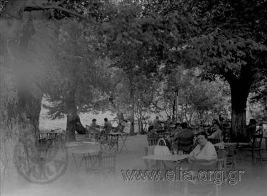 Iris at an open-air Coffee house .