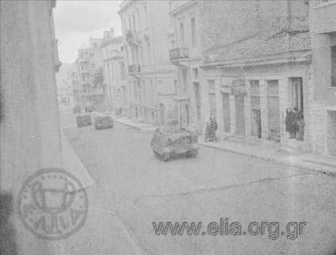 Αγγλικά άρματα επί της οδού Σκουφά.