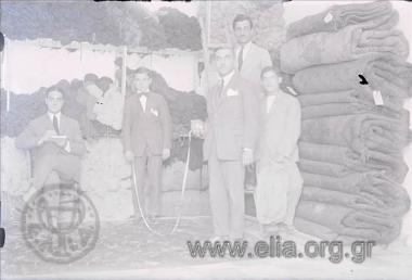 Ταπητουργείο. Στοιβαγμένα χαλιά.