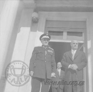 Prime Minister  Konstantinos Karamanlis, and the General during the swearing day of Gevrnment.